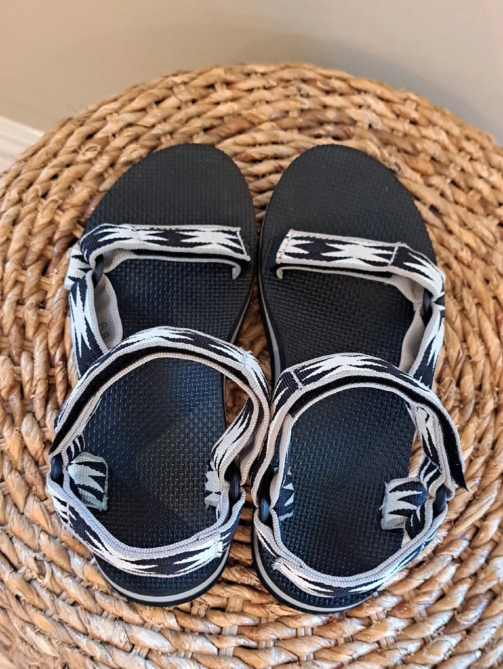 Teva Youth Halcon Black Multi Print Midform Universal Water/Outdoor Sandals 6/37